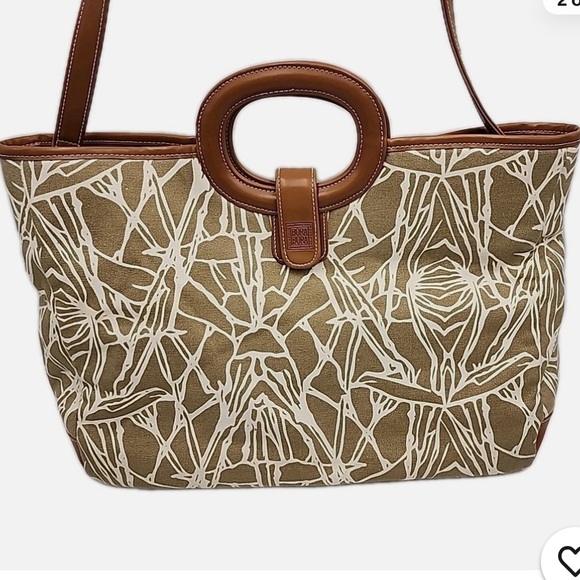 Liz Claiborne Handbags - Brand New Never Used Liz Claiborne Tan and Cream Tote Bag